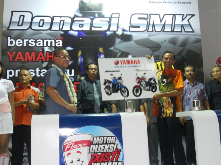 Donasi SMK Bersama Yamaha